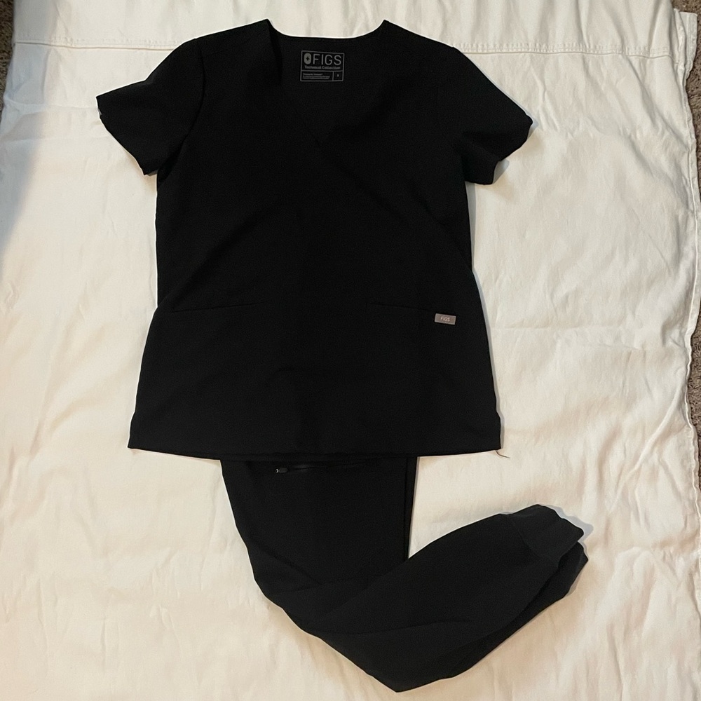 FIGS Technical Collection black Scrub top and jogger pant set size small